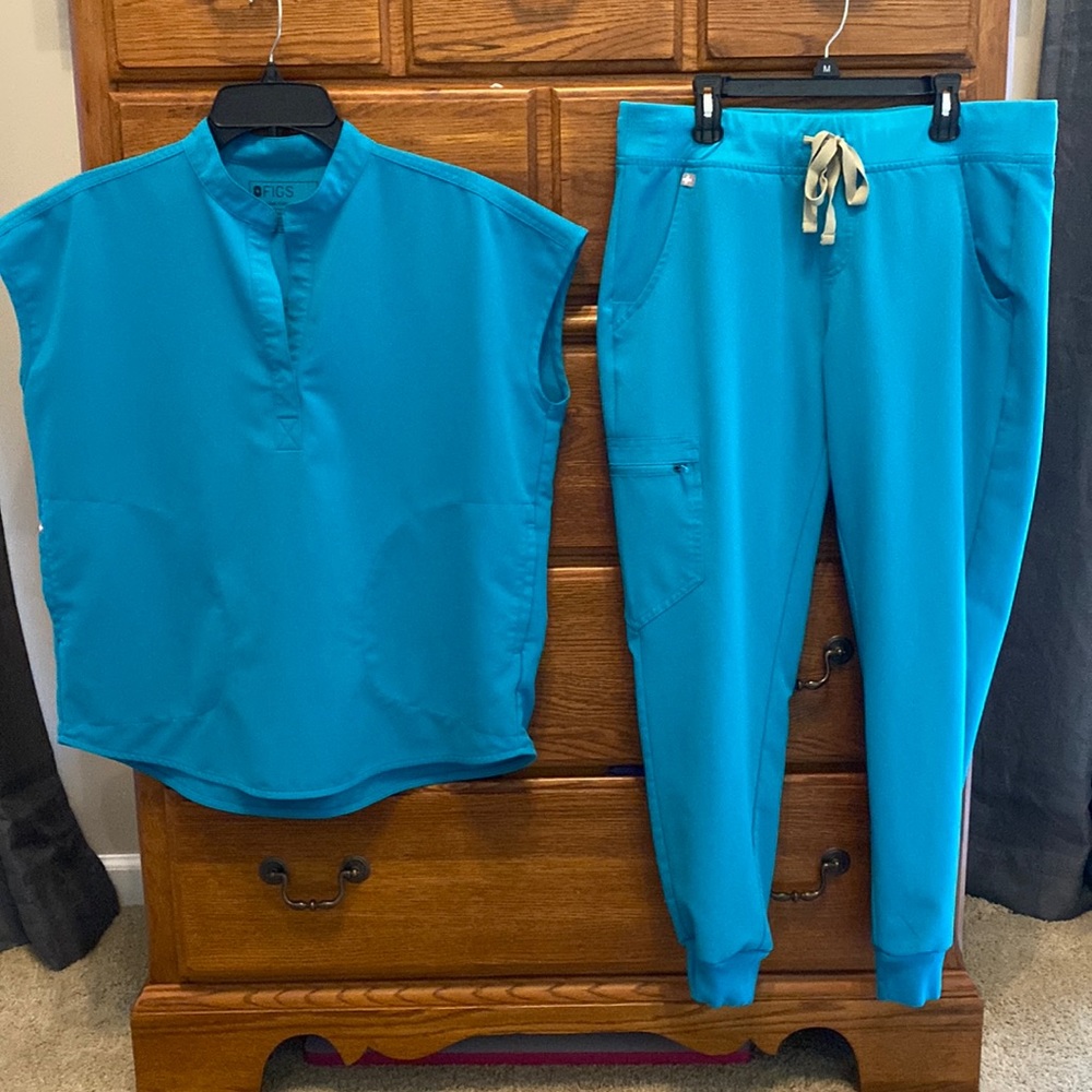 Figs scrub set teal small top petite medium pants